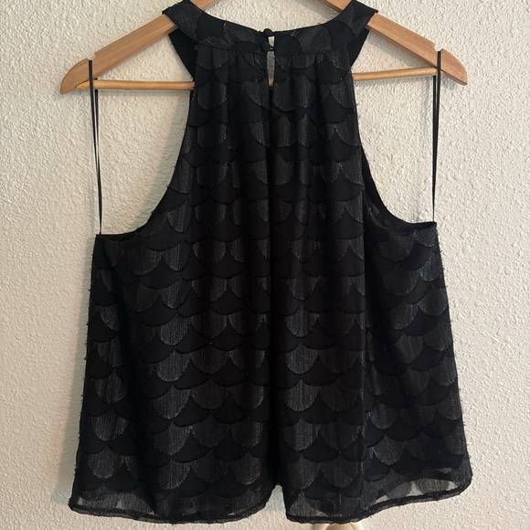 ASTR Metallic Scallop Design Tank Top - Picture 5 of 7